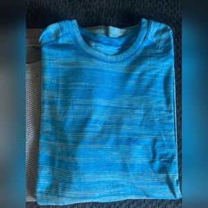 Lululemon Metal Vent Short Sleeve in Men's Medium Blue